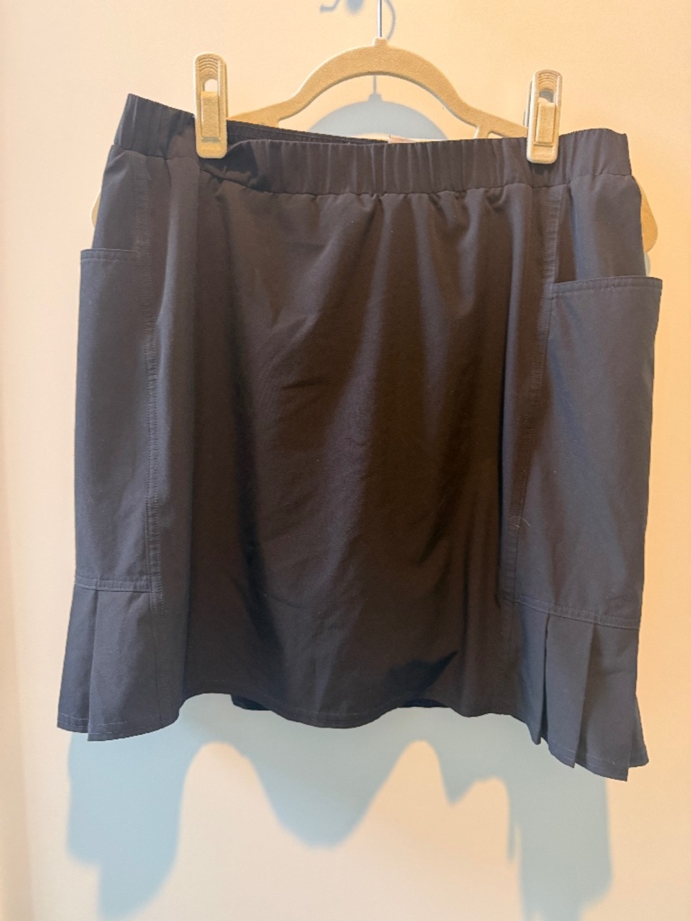 Chico's Zenergy Black Pleated Skort Size 1